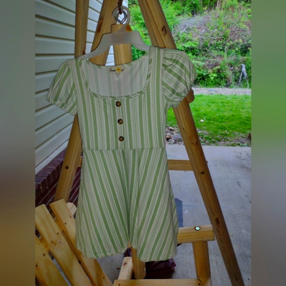 Girls dream girl size 8 white and green striped dress